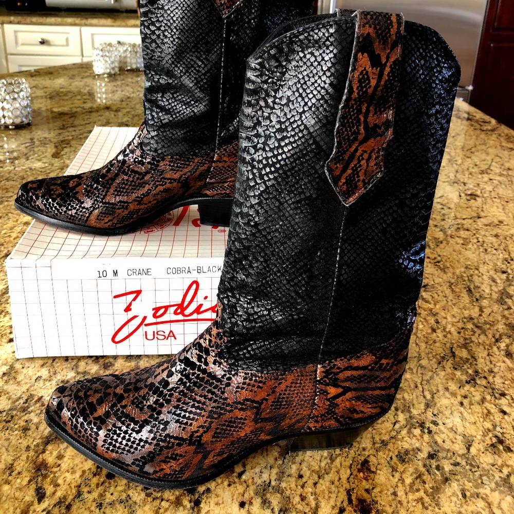 EUC VTG Black/Brown Suede Cowboy Boots